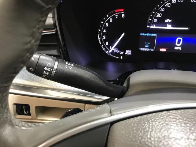 2017 Cadillac XT5 Vehicle Photo in GREEN BAY, WI 54303-3330