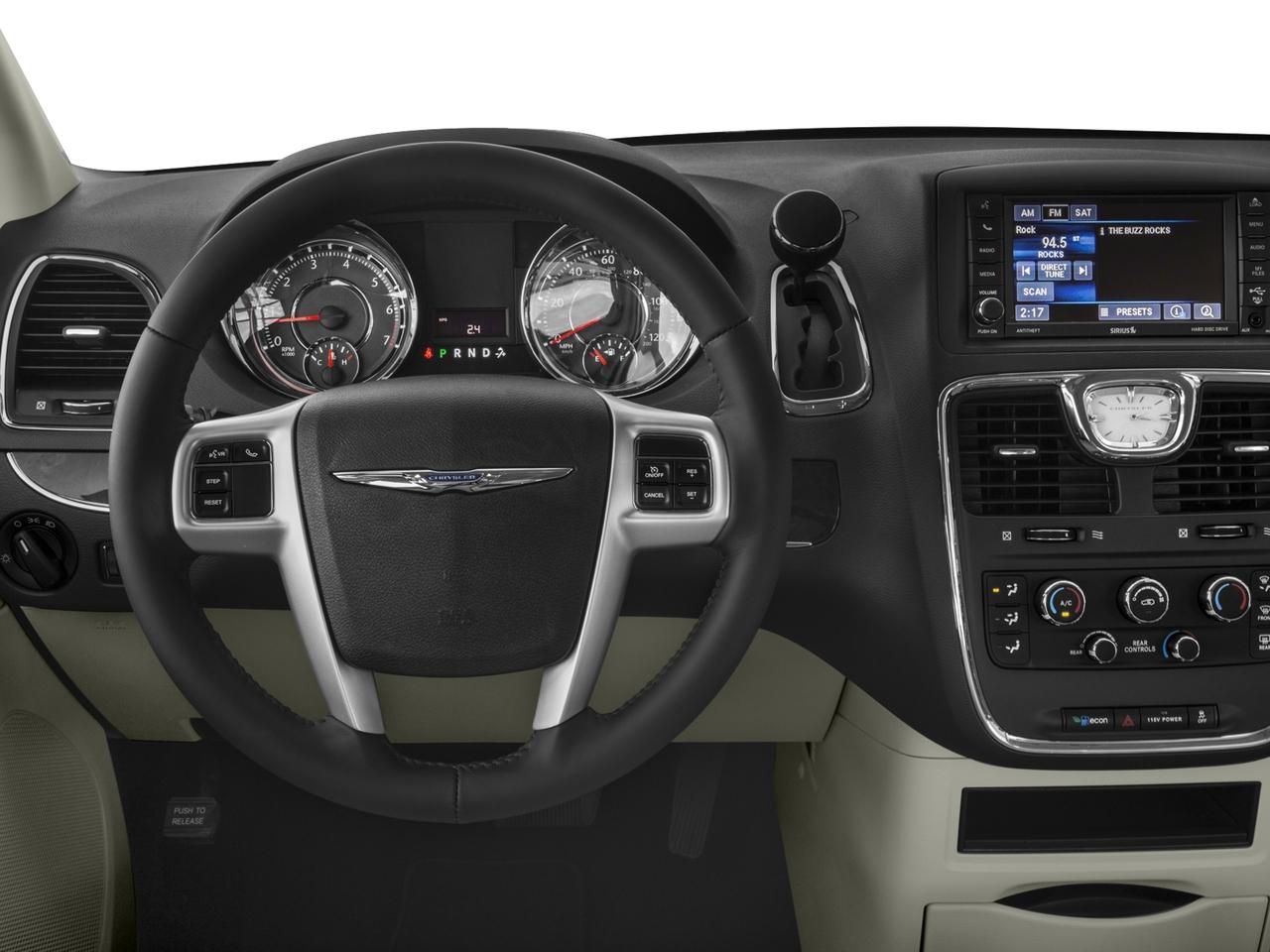 2016 Chrysler Town & Country Vehicle Photo in NEENAH, WI 54956-2243