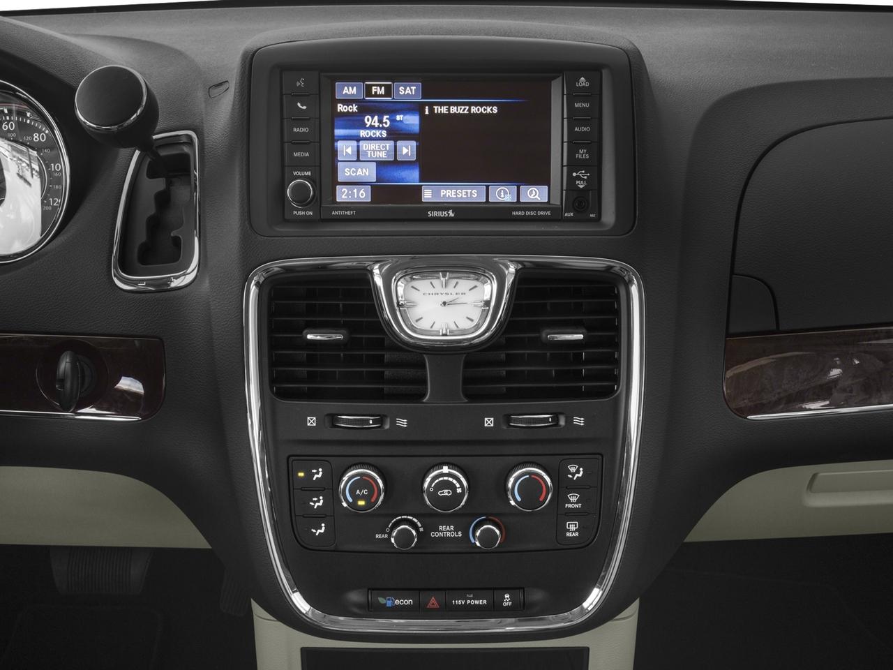 2016 Chrysler Town & Country Vehicle Photo in NEENAH, WI 54956-2243