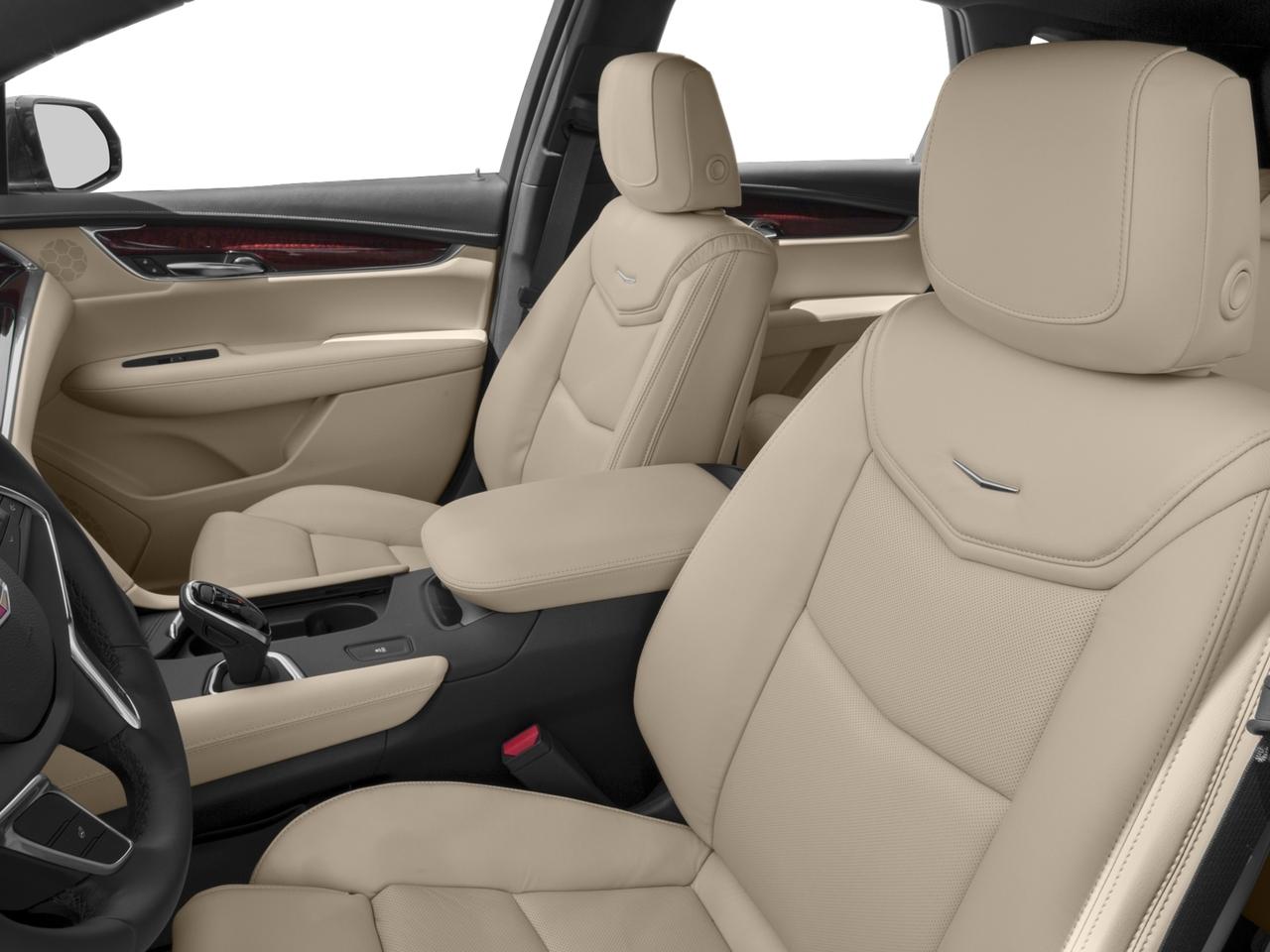 2017 Cadillac XT5 Vehicle Photo in GREEN BAY, WI 54303-3330